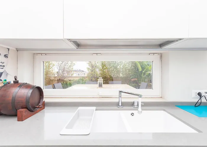 Apartment Elegant Metro A - By Openroma *