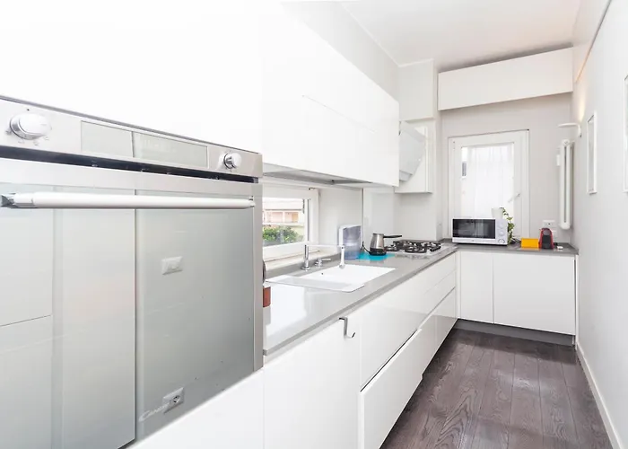 Apartment Elegant Metro A - By Openroma *